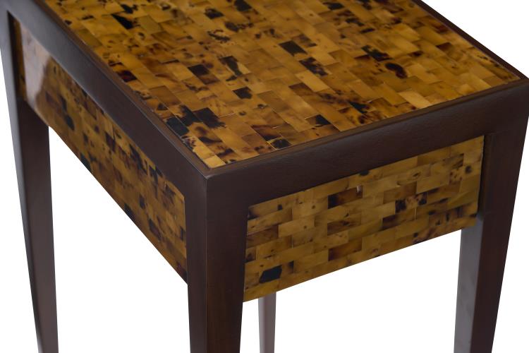 Young Brown Pen Shell Spot Table