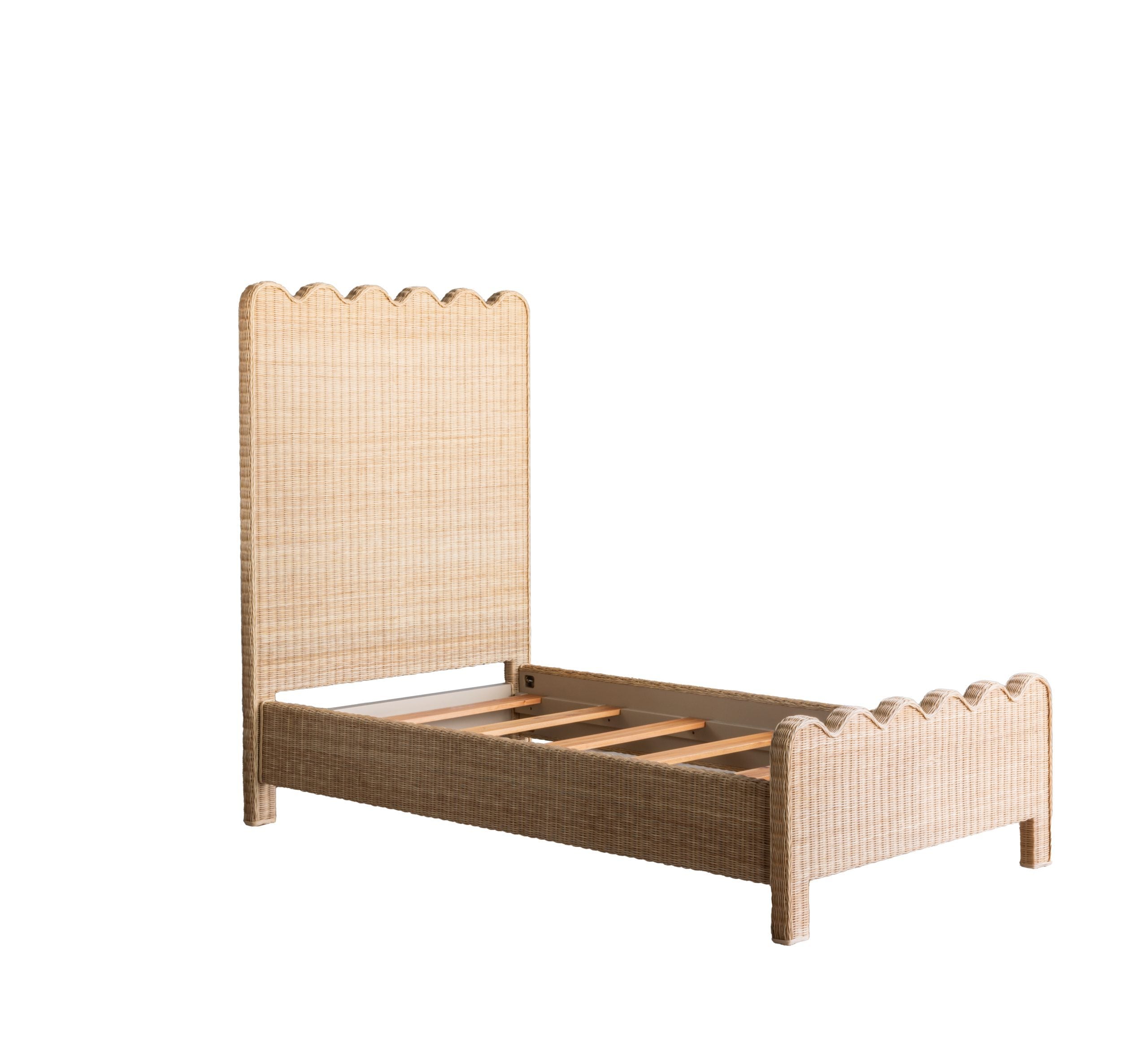 Scalloped Wicker Bed, Queen